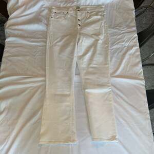 High-rise Full-length '90s Classic Straight-fit Jean In Ecru